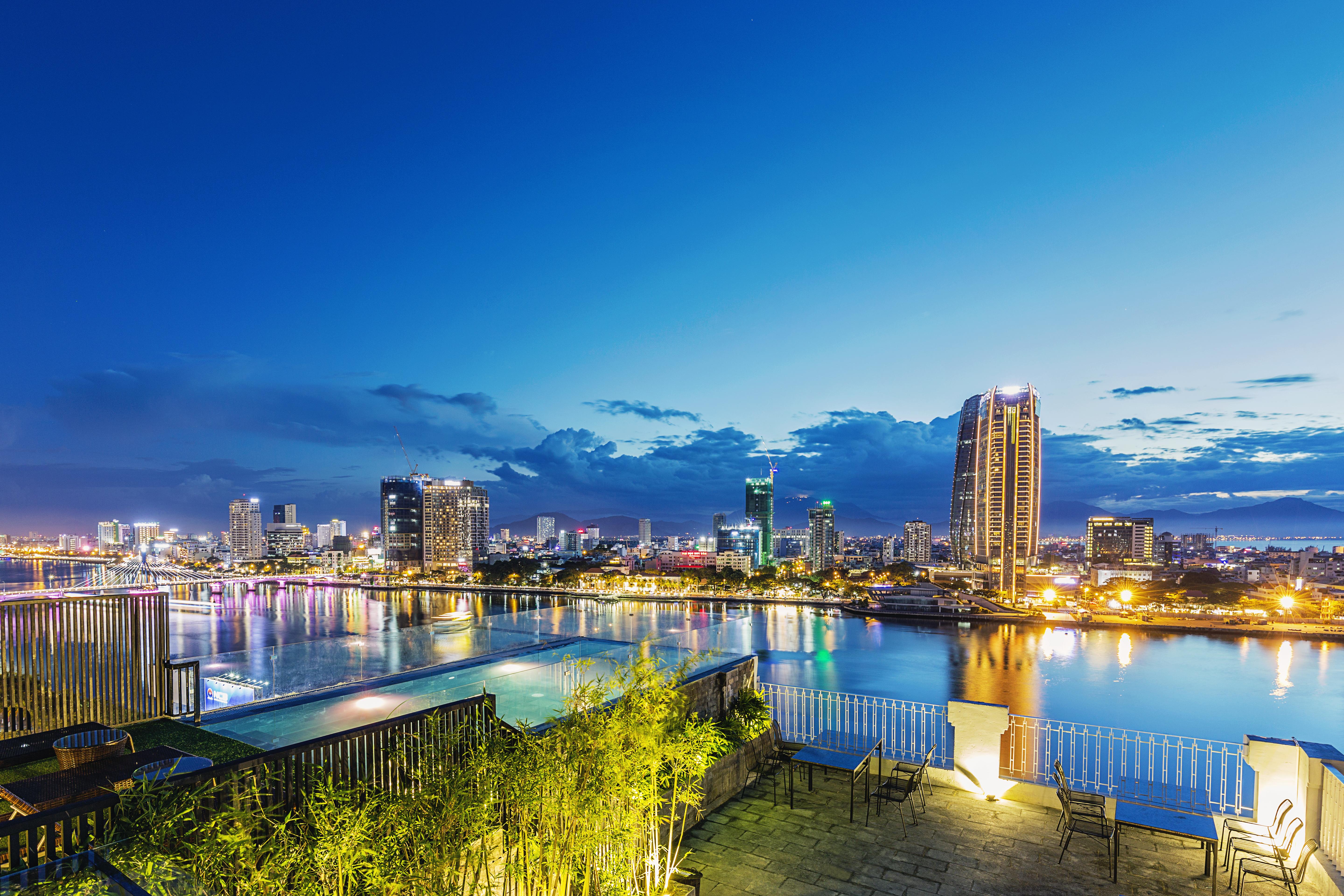 Ibiza Riverfront Da Nang Hotel Powered By Aston Екстер'єр фото