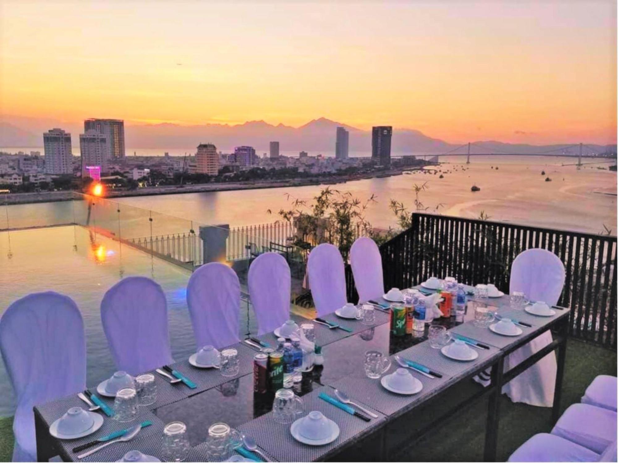 Ibiza Riverfront Da Nang Hotel Powered By Aston Екстер'єр фото